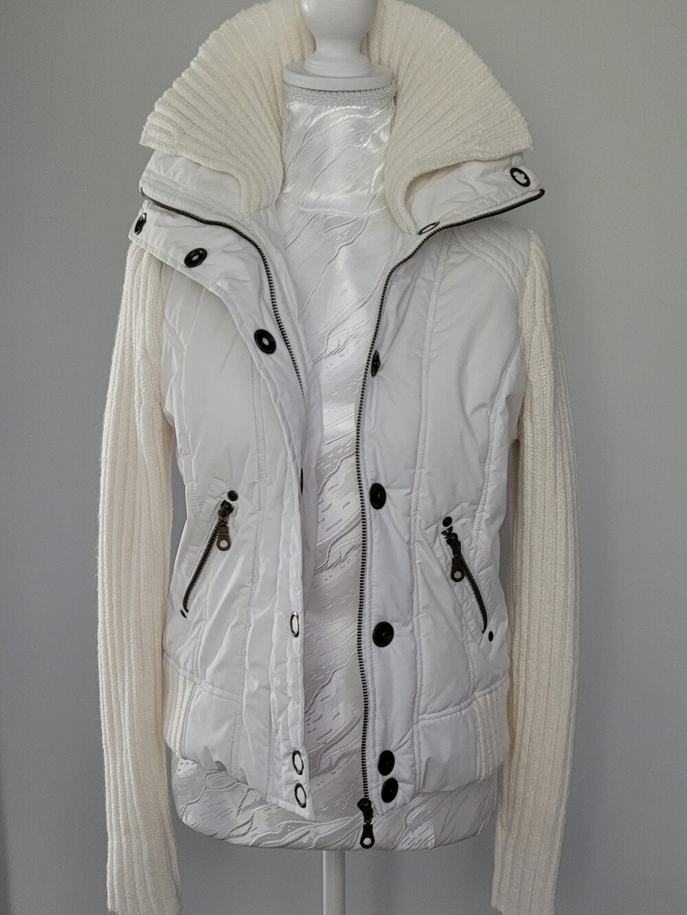 Colori White Quilted Puffer Jacket with Cream Knit Sleeves
